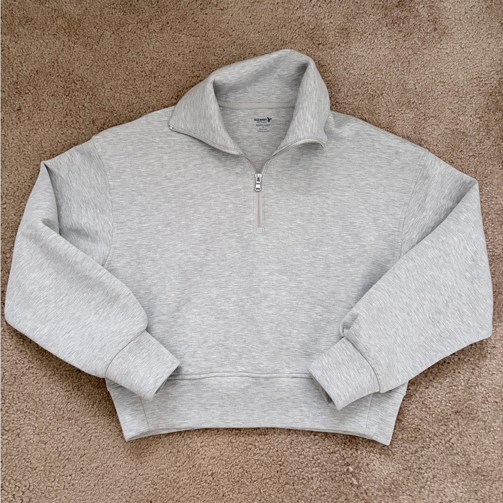 Women’s old navy size small 1/2 zip ultra soft sweatshirt.
